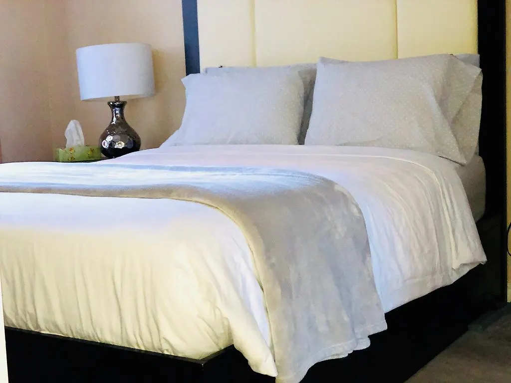 City Stay Condos - Downtown Toronto, Simcoe Street Apartment